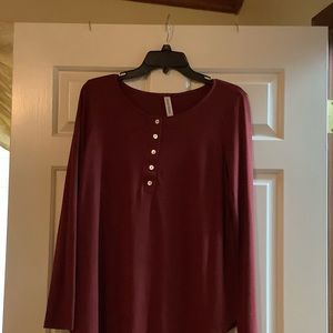 5 button tunic, 28” shoulder to hem, great used condition, long sleeve
